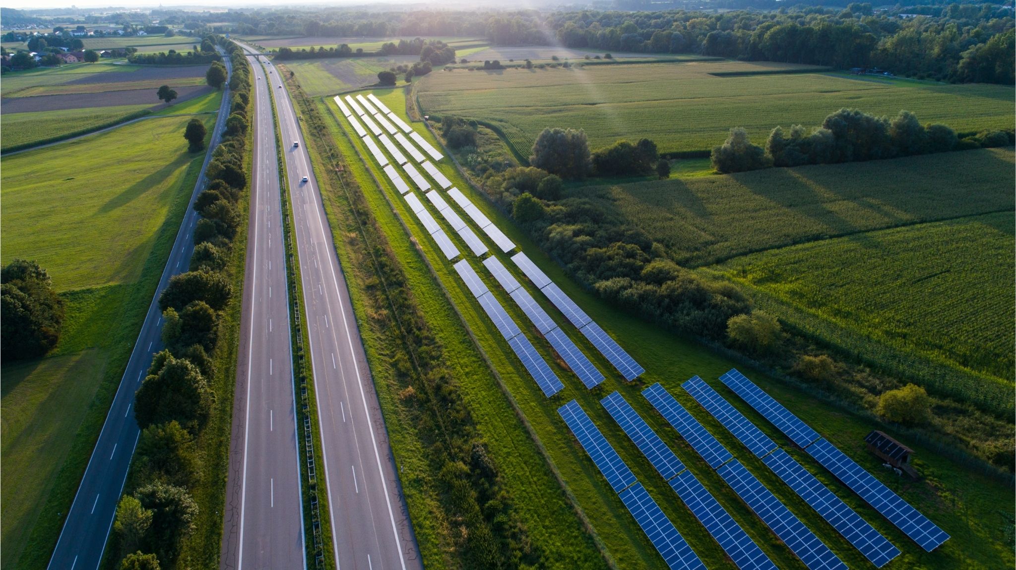 PV-Flächen entlang von einer Autobahn